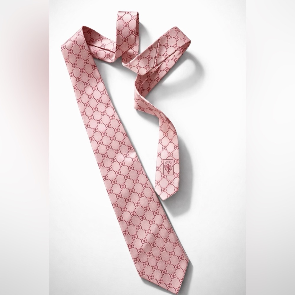 Gucci Pink GG Monogram Silk Tie, Blush Pink/Rose, 3.5” x 59”, like new - Picture 2 of 13